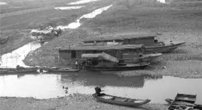 长江罕见断流 武汉段河床见底变荒漠