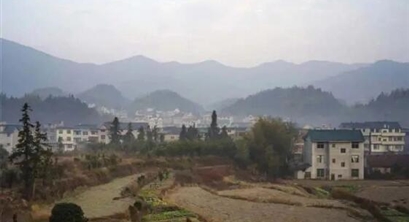 曾经的贫困乡镇，如何成为“农村垃圾分类第一乡”？