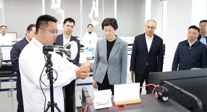 施小琳调研天府实验室建设工作并召开座谈会，要求持续优化科创生态，加快培育新质生产力，努力塑造高质量发展新动能新优势